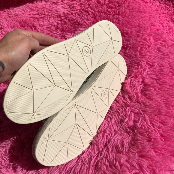 The UT.Lab lightweight Tyvek Franklin sneakers in green size 10.5 - Picture 9 of 9